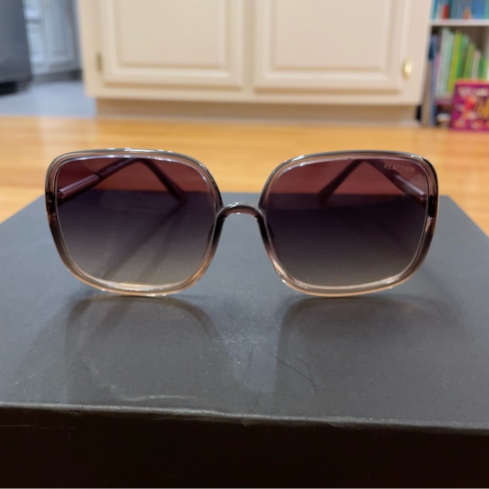 NWT Kenneth Cole Reaction sunglasses